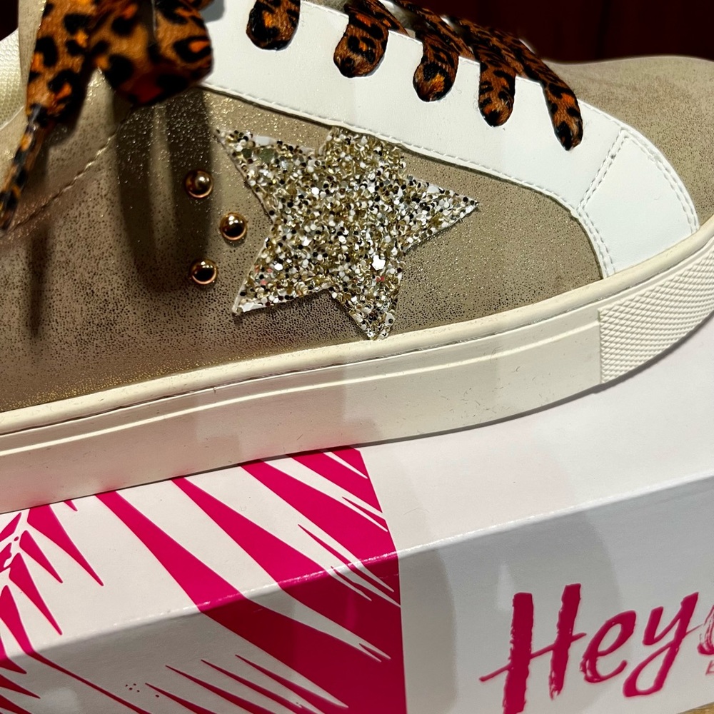 Gold and Leopard 🛍️🔥. Corkys metallic shoes with glitter star & Leopard laces. - Picture 6 of 6